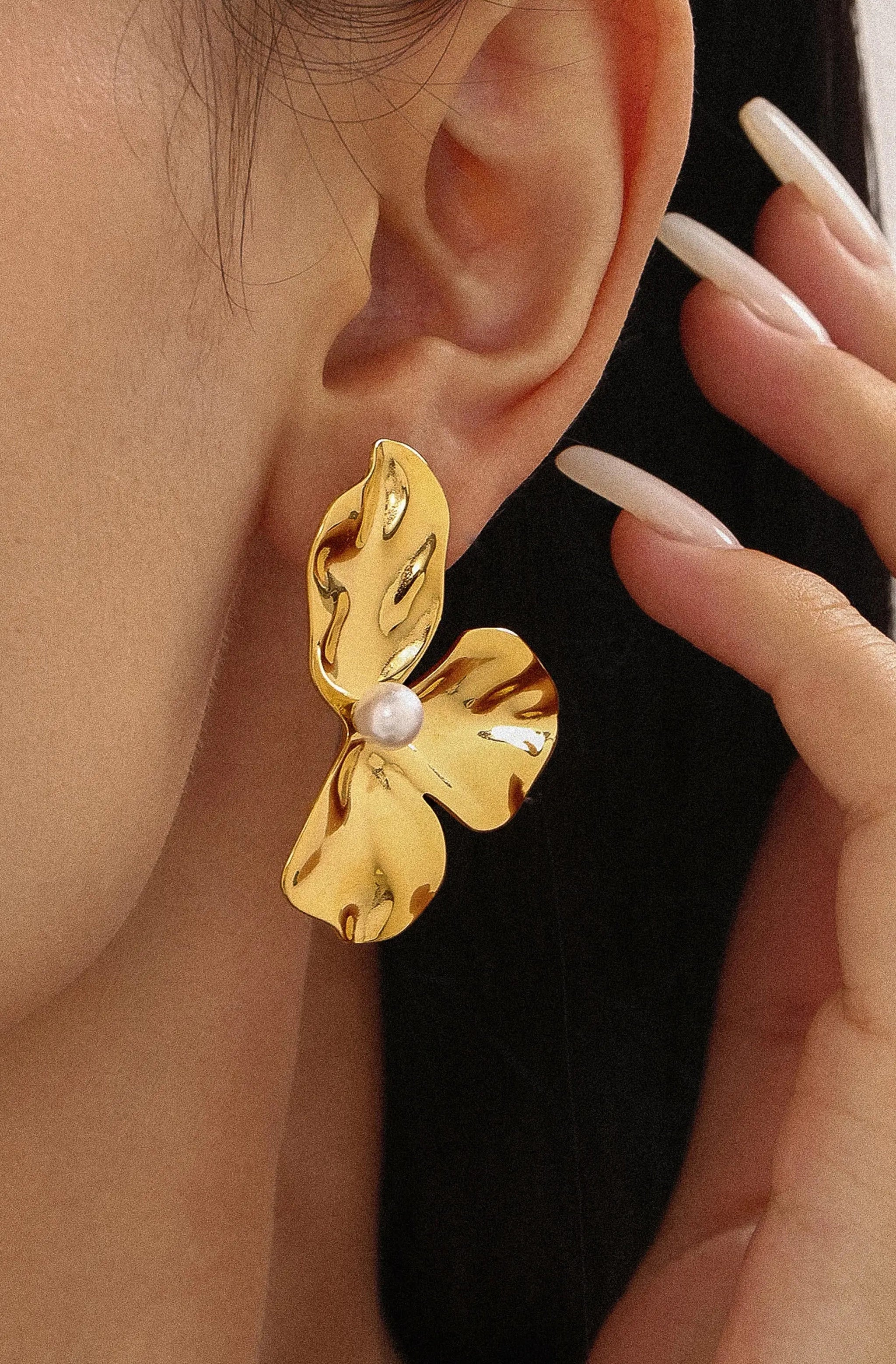 Vintessa Flower Shell Pearl Earrings