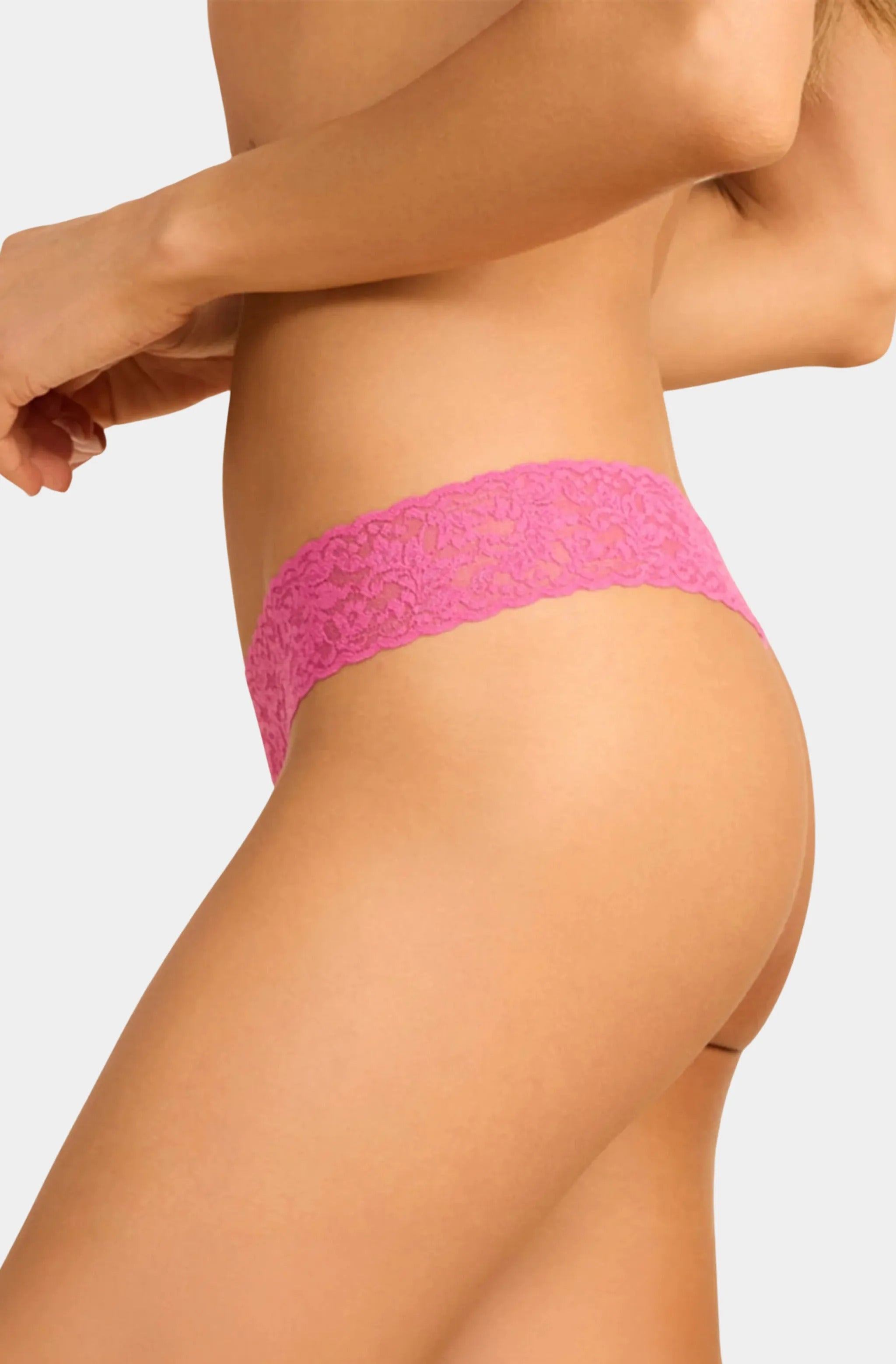 Signature Lace Low Rise Thong