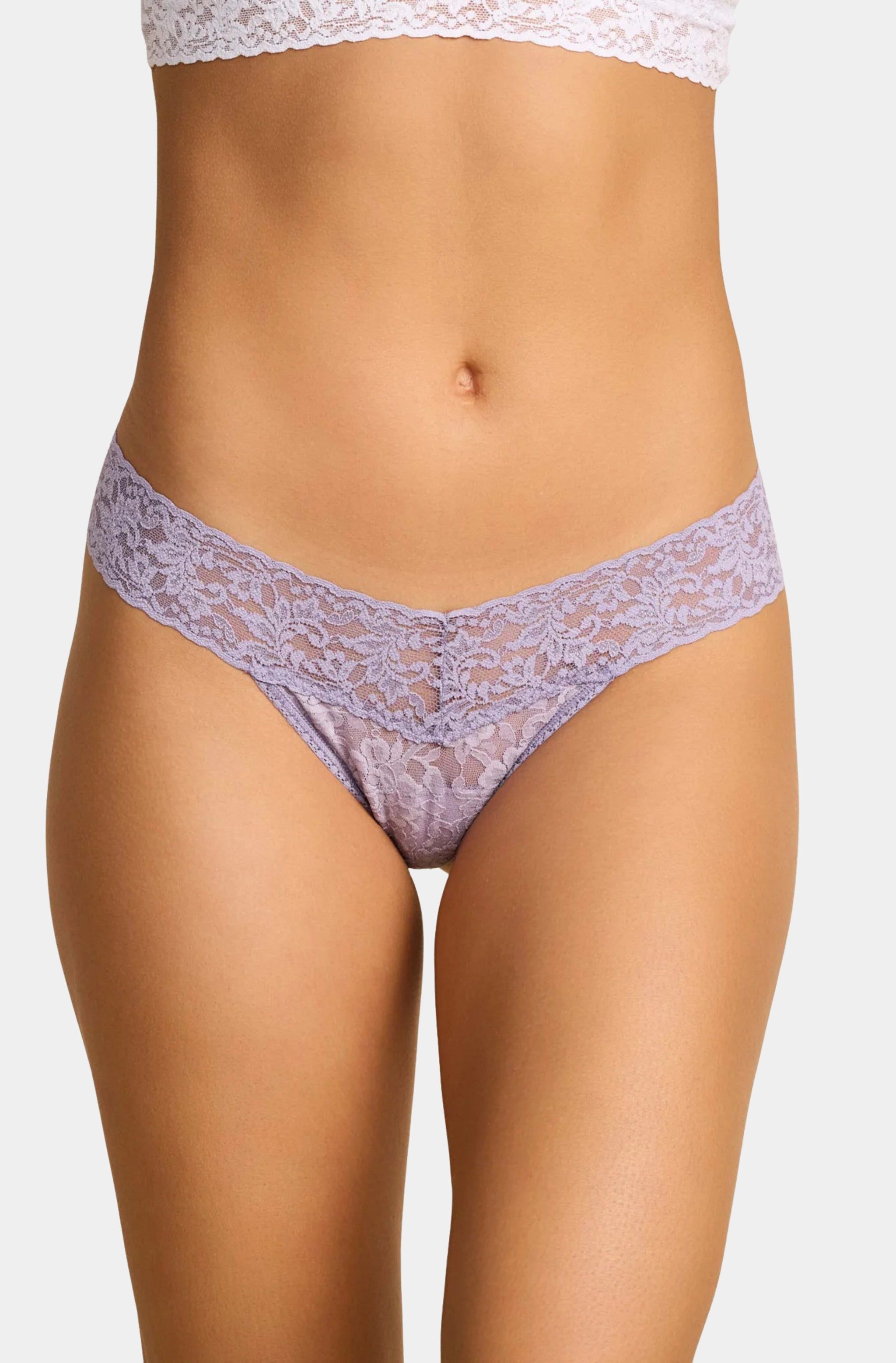 Signature Lace Low Rise Thong