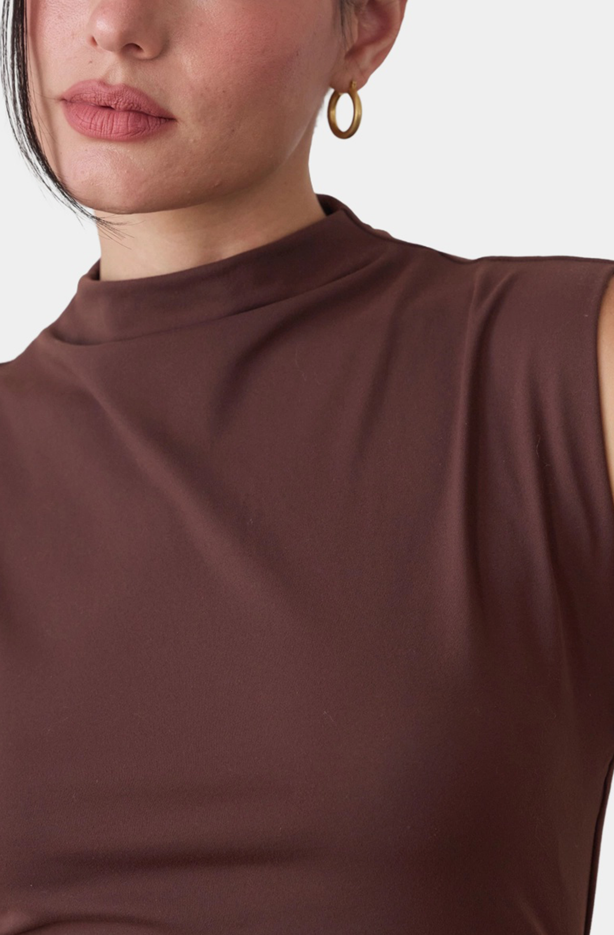 Hausen Odette Dress in Brown — neckline and lace detail